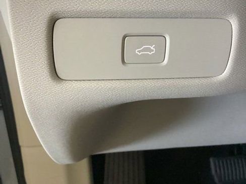 New 2026 Volvo XC60 B5 Ultra w/ Protection Package Premier image 19