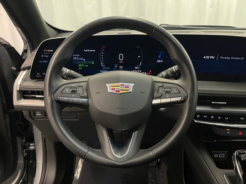 Used 2025 Cadillac XT4 Premium Luxury image 12
