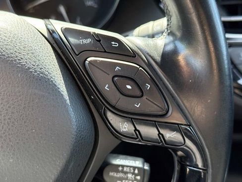 Used 2018 Toyota C-HR XLE FWD image 23