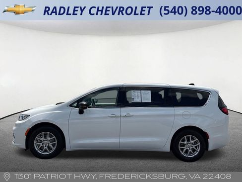Used 2024 Chrysler Pacifica Touring-L image 27