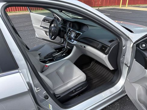 Used 2015 Honda Accord EX-L image 12
