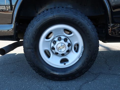 Used 2025 Chevrolet Express 3500 LS image 39