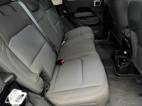 Used 2022 Jeep Wrangler Unlimited Sahara image 26