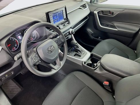 Used 2021 Toyota RAV4 LE image 9