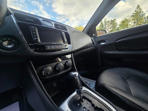 Used 2013 Chrysler 200 Limited FWD image 21
