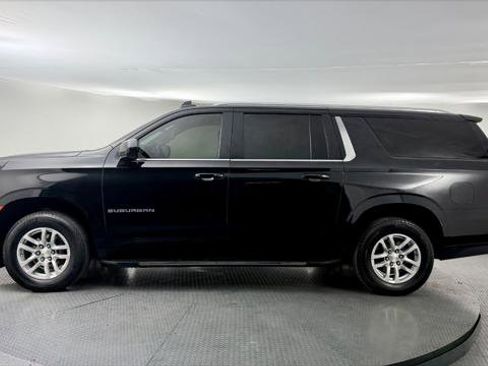 Used 2021 Chevrolet Suburban LT image 3