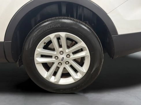 Used 2015 Ford Explorer XLT w/ Equipment Group 201B FWD image 25