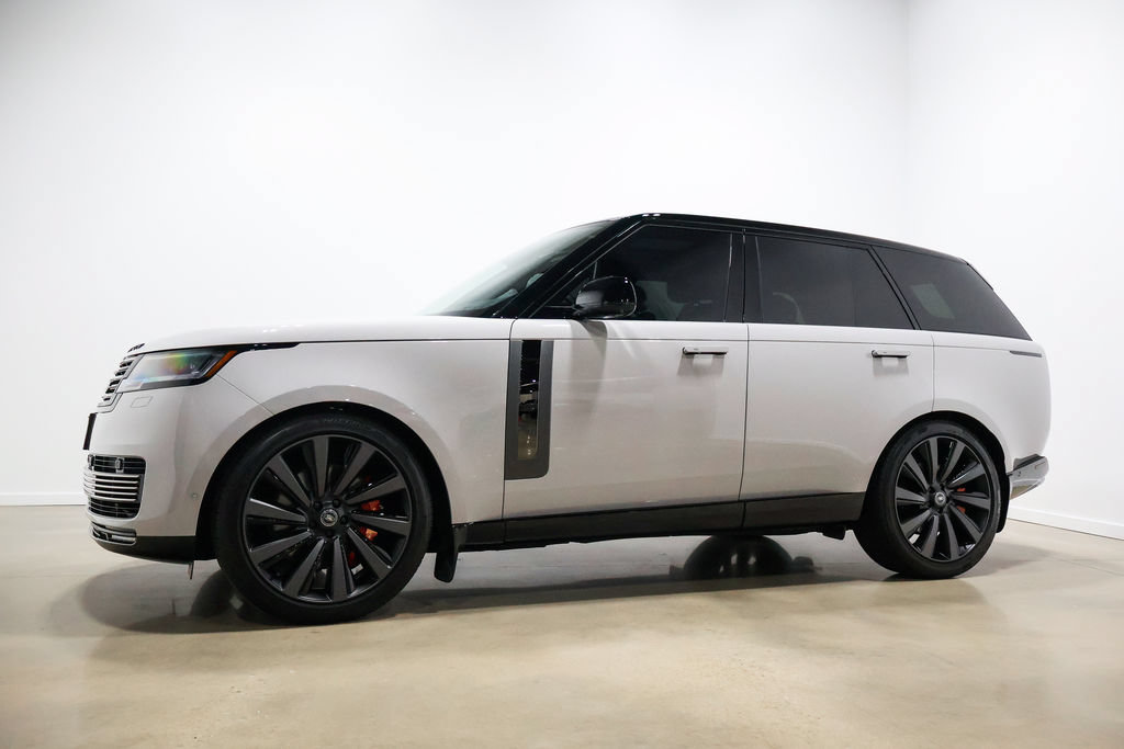 Used 2025 Land Rover Range Rover SV AWD/4WD image 2