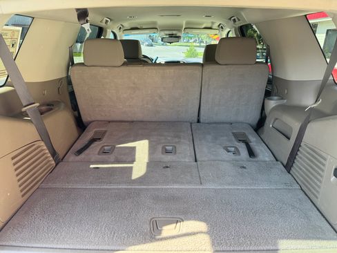 Used 2018 Chevrolet Tahoe LS w/ All-Season Package image 16