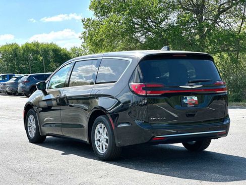 New 2026 Chrysler Pacifica Select image 13