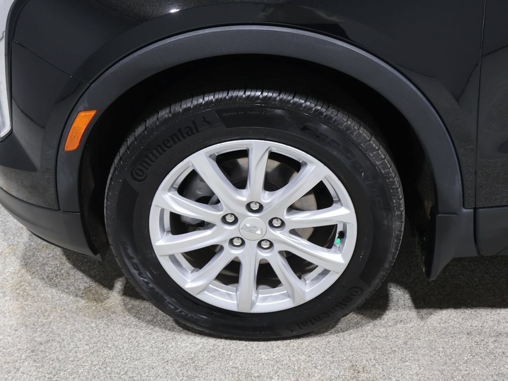 Used 2023 Cadillac XT4 Luxury w/ Cold Weather Package AWD/4WD image 8