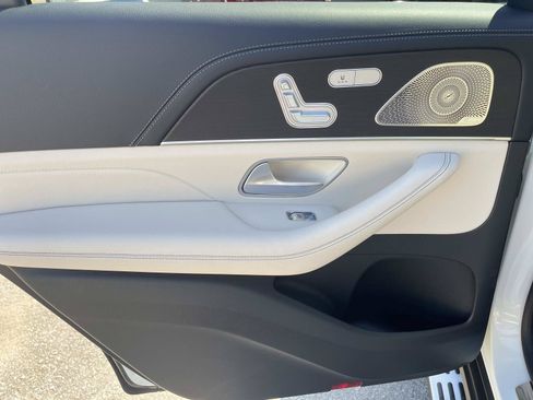 Used 2024 Mercedes-Benz GLS 450 4MATIC image 21