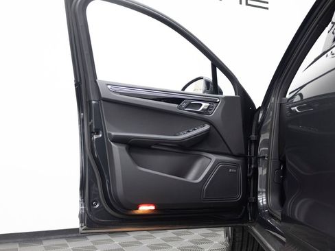 Certified 2026 Porsche Macan AWD/4WD image 14