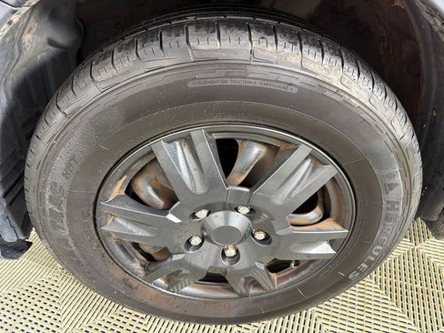 Used 2017 Toyota RAV4 LE FWD image 11