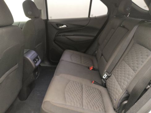 Used 2018 Chevrolet Equinox LT image 18