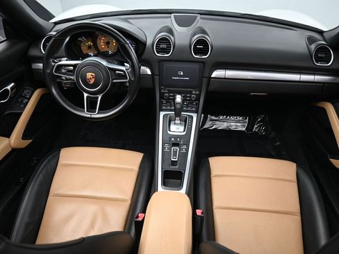 Used 2018 Porsche 718 Boxster image 22