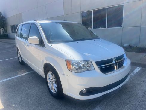 Used 2018 Dodge Grand Caravan SXT FWD image 3
