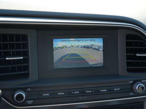Used 2020 Hyundai Elantra SE FWD image 28