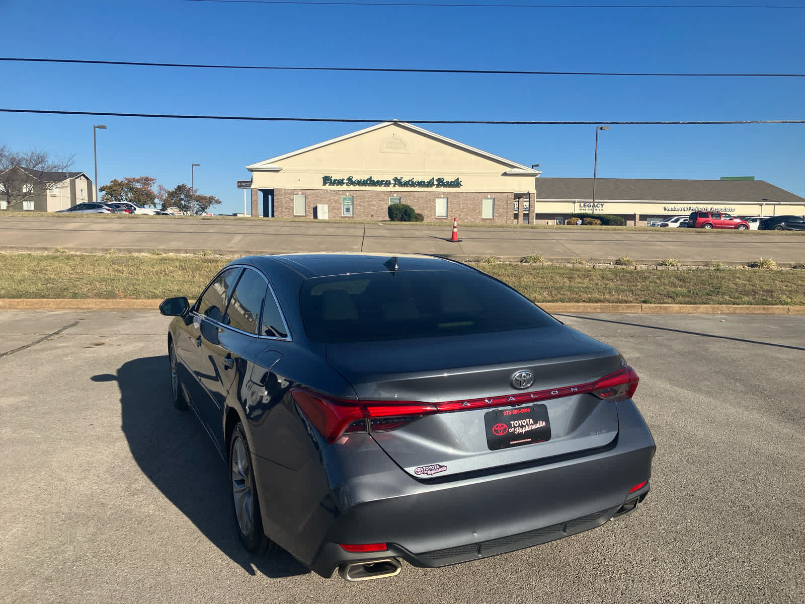Used 2019 Toyota Avalon XLE w/ Moonroof Package FWD image 6