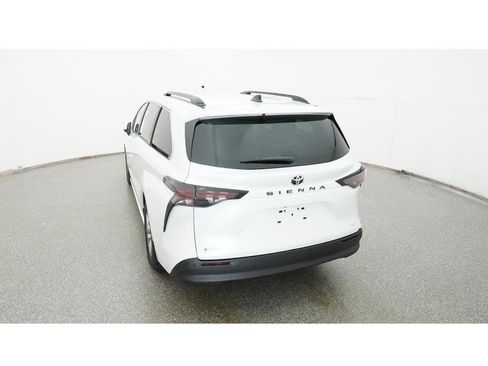 New 2026 Toyota Sienna XLE image 6