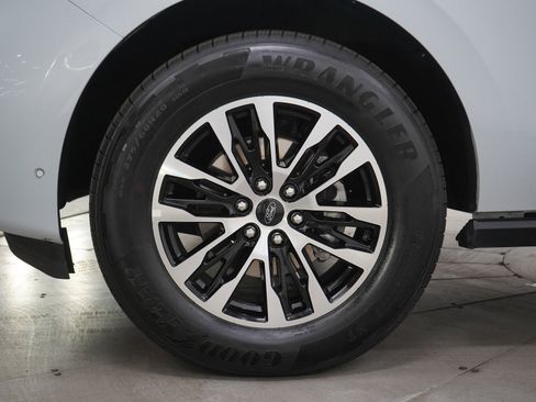 Used 2025 Ford Expedition Platinum AWD/4WD image 35