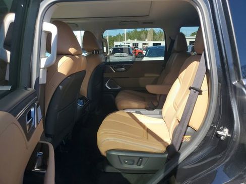 Used 2025 INFINITI QX80 Sensory image 9