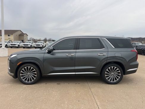 Used 2024 Hyundai Palisade Calligraphy image 6
