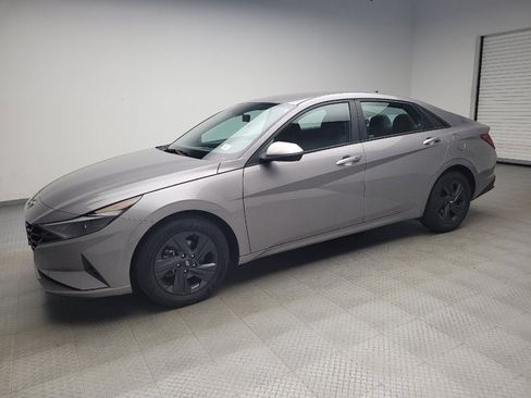 Used 2023 Hyundai Elantra SEL FWD image 2