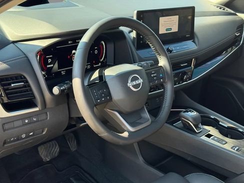 Certified 2025 Nissan Rogue SL w/ SL Premium Package FWD image 19