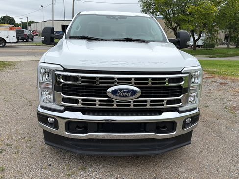 Used 2025 Ford F250 XLT AWD/4WD image 2