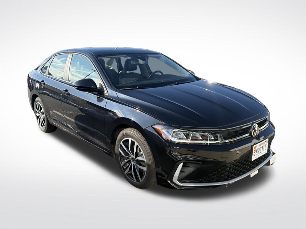 Used 2025 Volkswagen Jetta SE FWD image 2