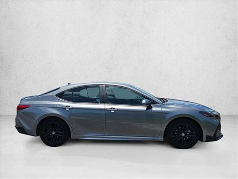 Used 2025 Toyota Camry SE FWD image 5