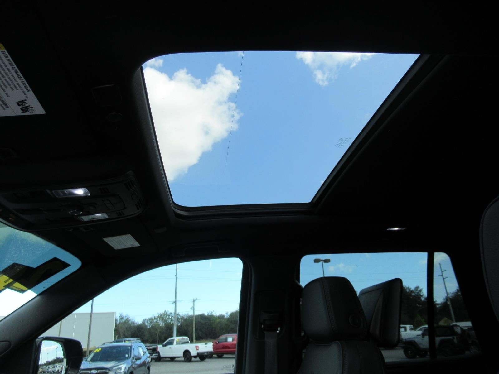 Used 2024 GMC Yukon Denali w/ Advanced Technology Package AWD/4WD image 19