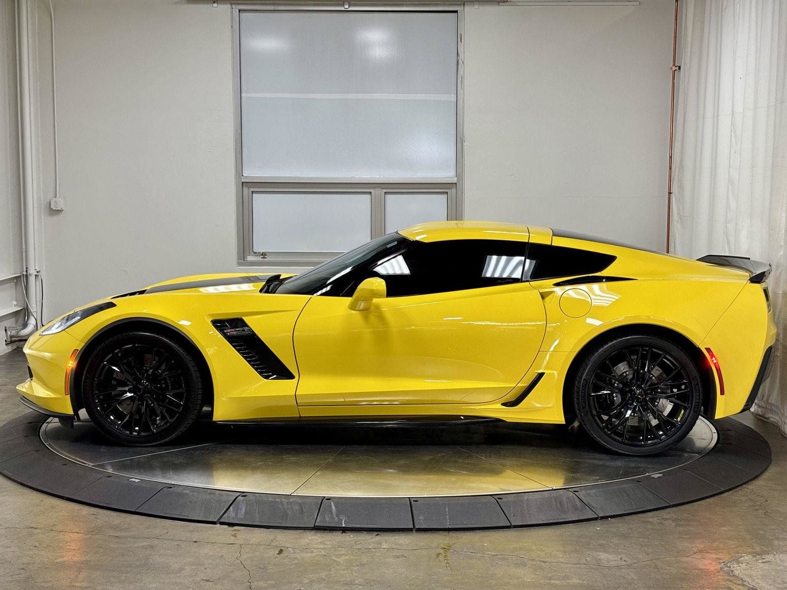Used 2019 Chevrolet Corvette Z06 RWD image 13