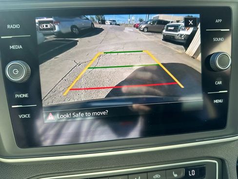 Used 2021 Volkswagen Atlas SE image 2