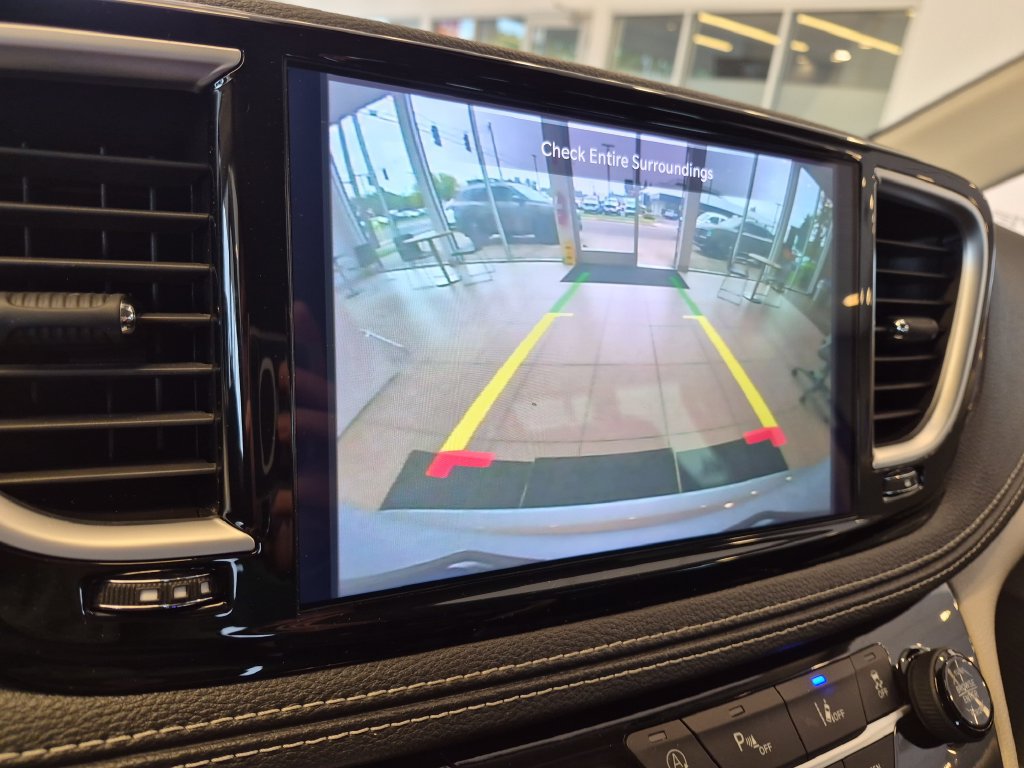 Used 2023 Chrysler Pacifica Limited FWD image 22