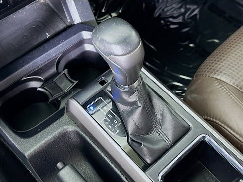 Used 2017 Toyota Tacoma Limited image 29