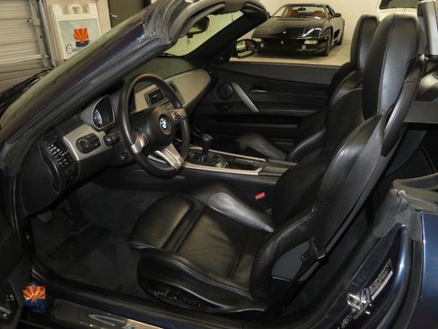 Used 2005 BMW Z4 2.5i RWD image 3