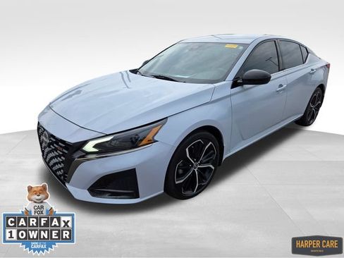 Used 2024 Nissan Altima 2.5 SR FWD image 1