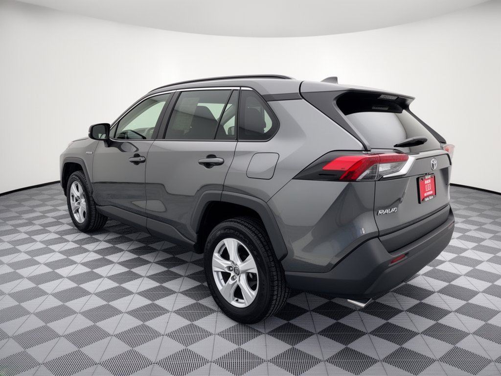 Used 2021 Toyota RAV4 XLE FWD image 3