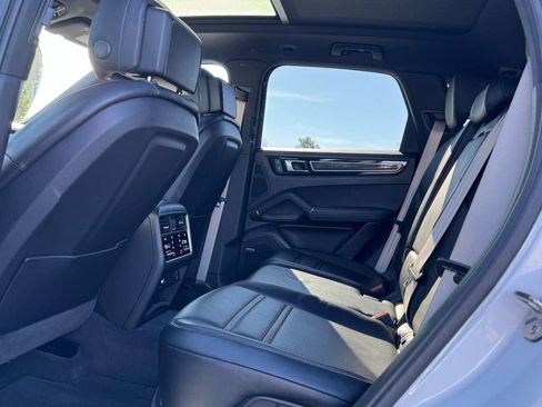 Used 2023 Porsche Cayenne S Platinum image 10