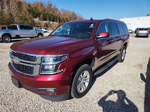 Used 2018 Chevrolet Suburban LT w/ Luxury Package image 3
