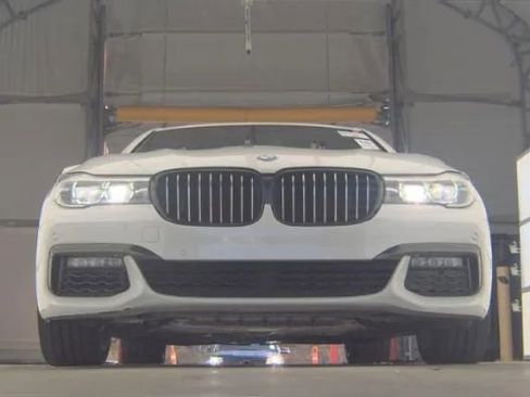 Used 2019 BMW 740i w/ M Sport Package image 3