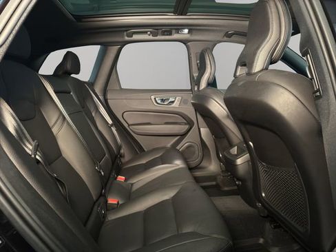 Used 2020 Volvo XC60 T5 Momentum image 15