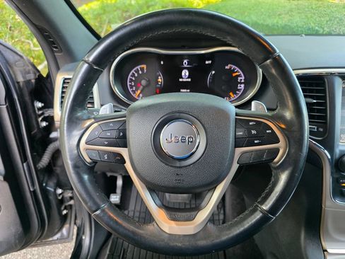 Used 2017 Jeep Grand Cherokee Laredo w/ Quick Order Package 23E AWD/4WD image 23