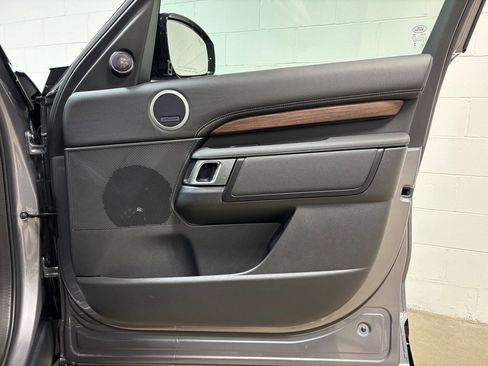 New 2025 Land Rover Discovery Dynamic SE image 34