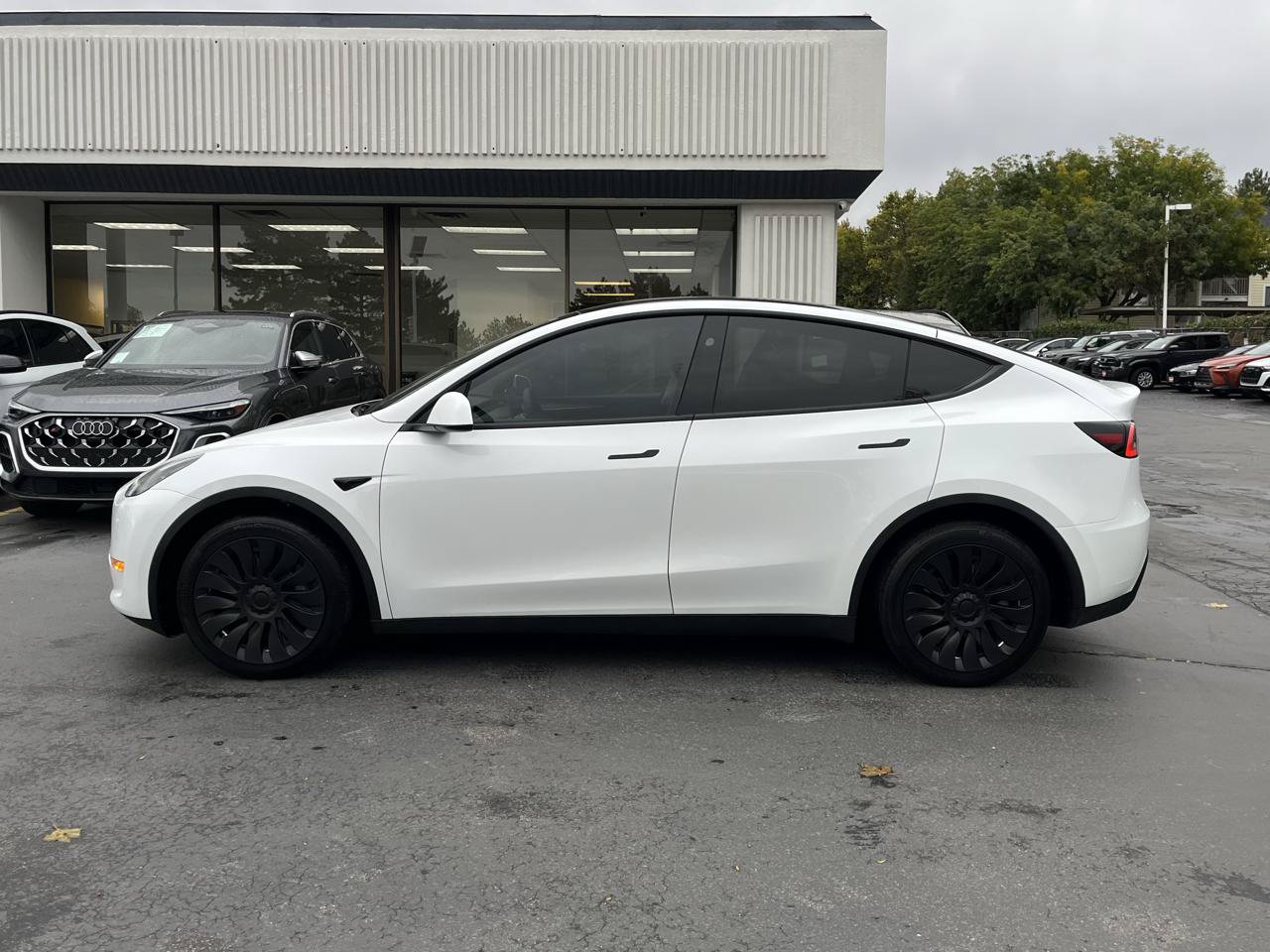 Used 2024 Tesla Model Y Long Range AWD/4WD image 17
