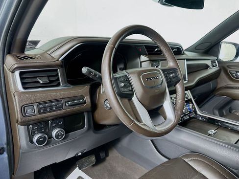 Used 2022 GMC Yukon XL Denali AWD/4WD image 9