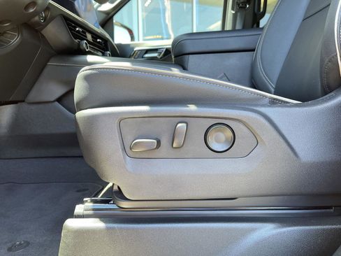 Used 2025 Chevrolet Tahoe Premier AWD/4WD image 16