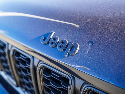 Used 2023 Jeep Grand Cherokee L Limited w/ Black Appearance Package image 12